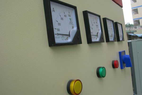 阿荣配电箱-3683讲讲配电箱的操作和检修步